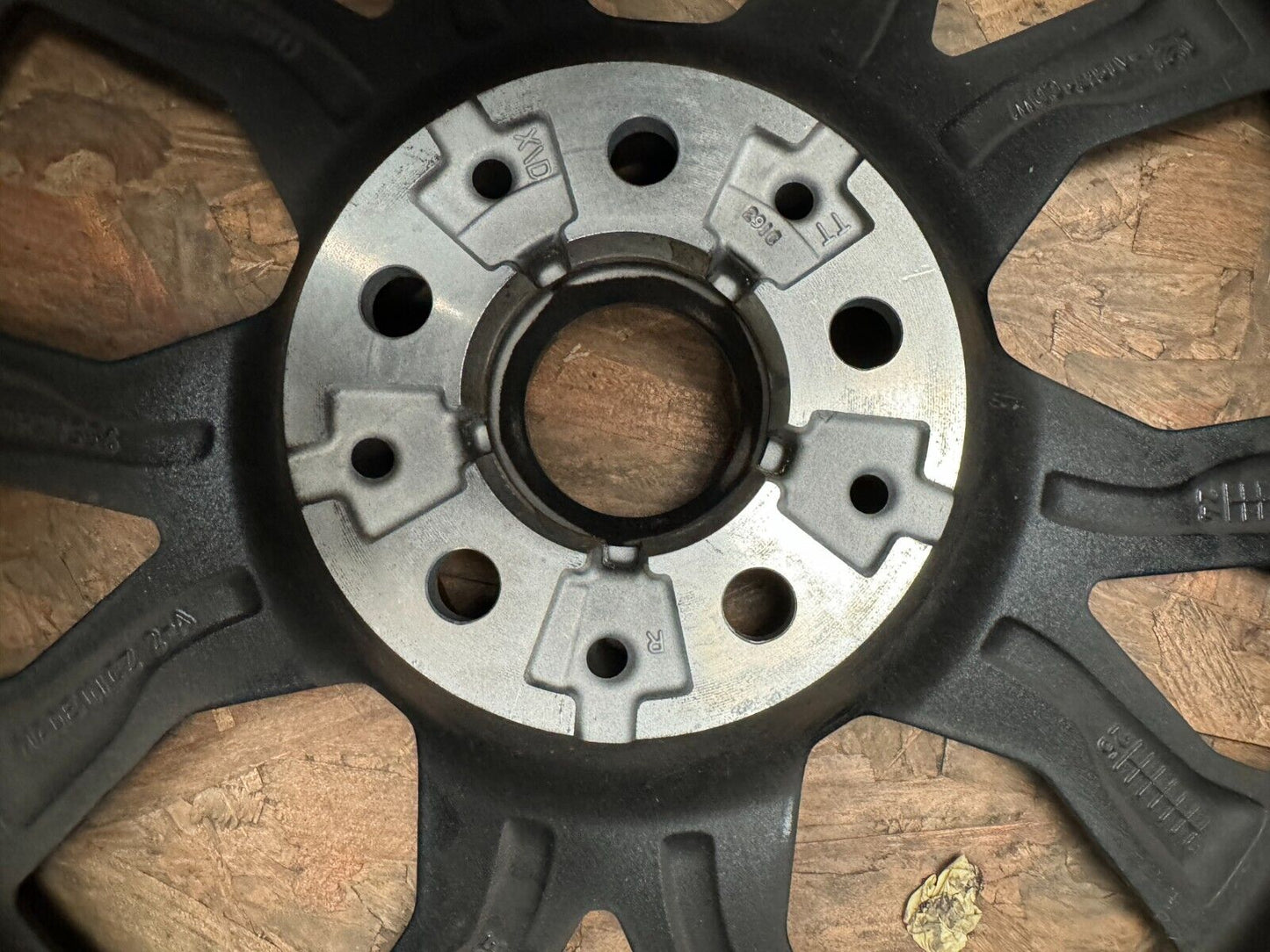1x Genuine BMW F40 F44 1-Series 18” 553M Alloy Wheel Rim 8Jx18 8092355