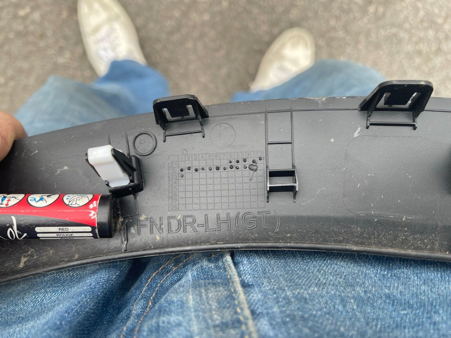 KIA SPORTAGE 5 V MUDGUARD STRIP LEFT 87713-R2300 S26358046896 (READ DESCRIPTION)