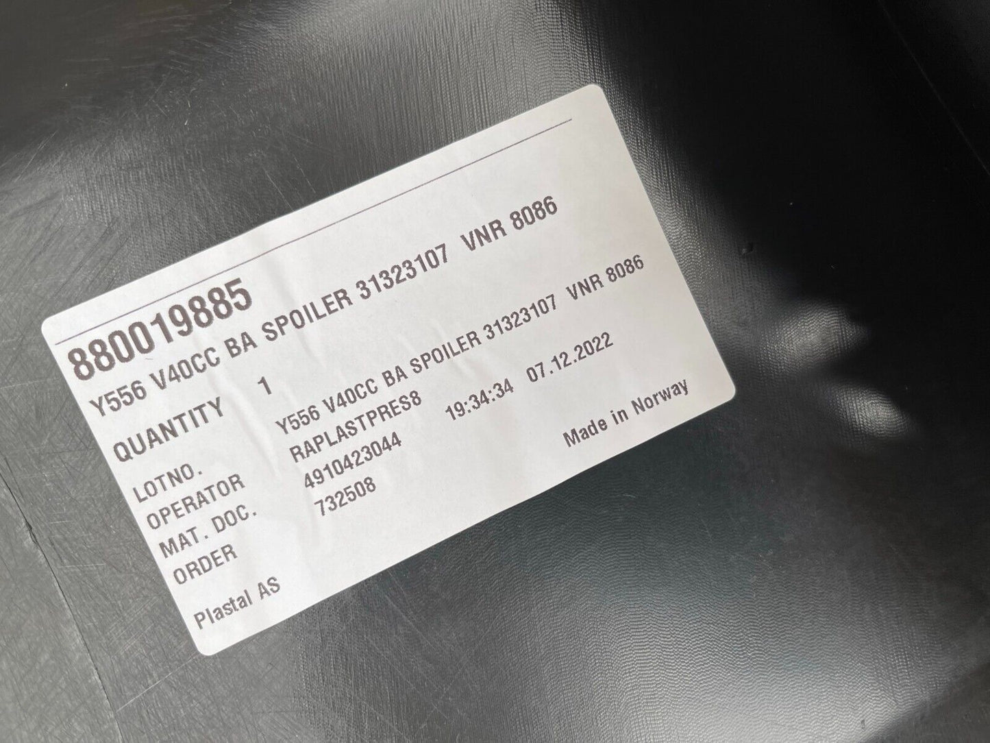 NEW GENUINE VOLVO V40 CROSS COUNTRY REAR BACK BUMPER 31323107 31383640