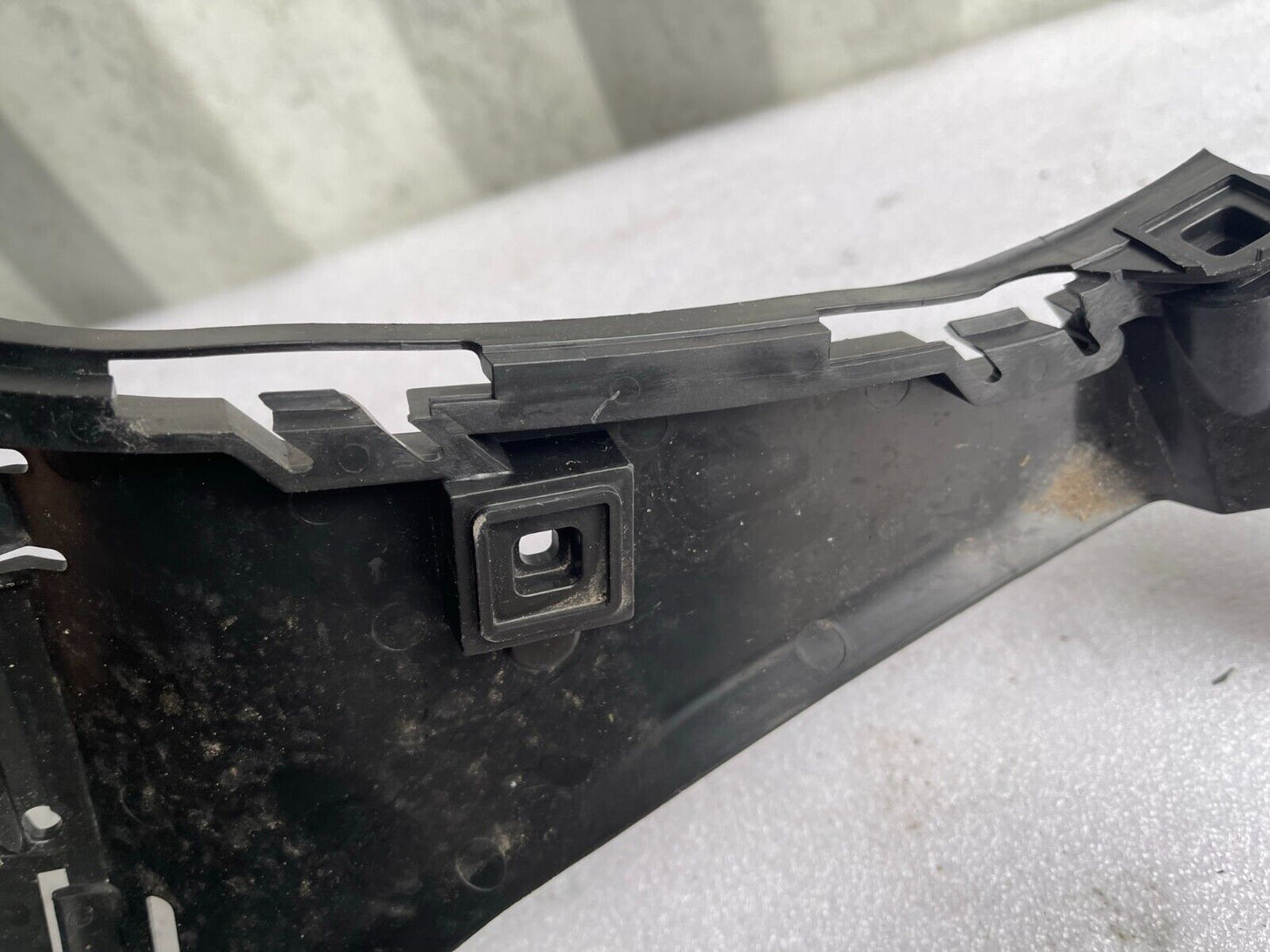 GENUINE VOLVO C30 REAR RIGHT BUMPER BRACKET 31265650 GENUINE