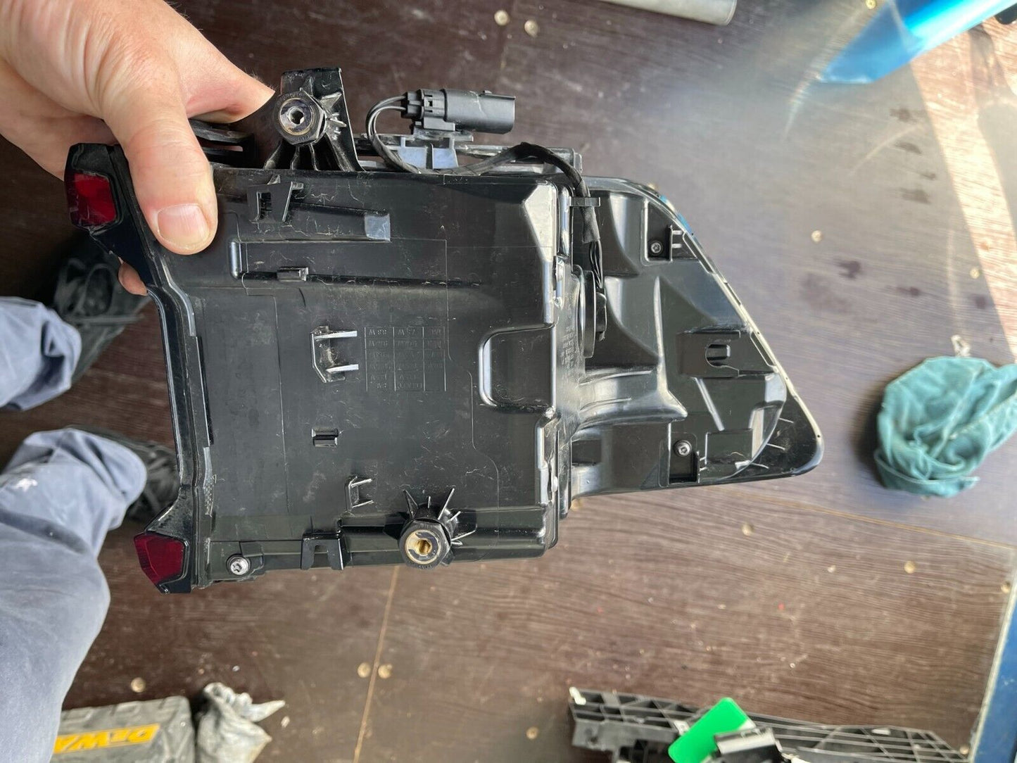 POLESTAR 2 2021-2022 REAR TAIL LIGHT ON BODY OUTER RIGHT RH 31108941