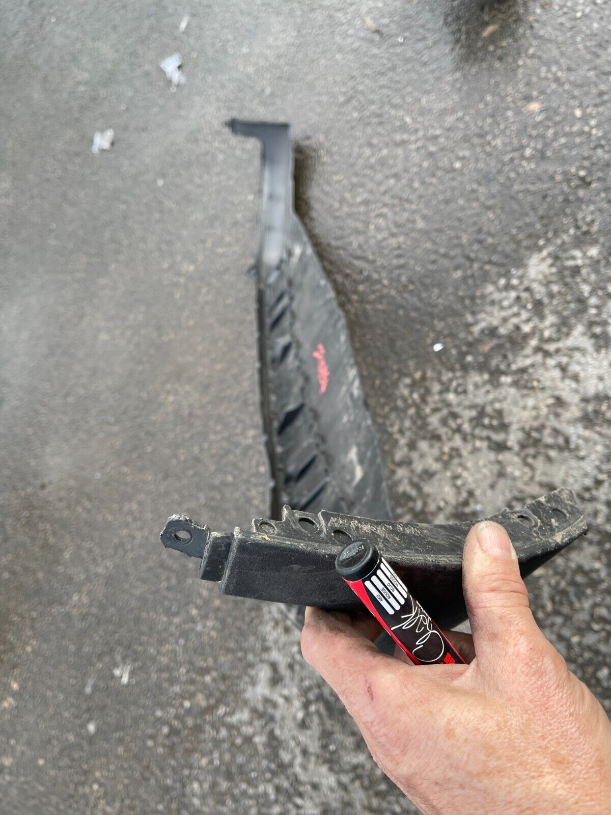 VOLVO C40 2022-2023 FRONT BUMPER RECHARGE LOWER SPOILER/TRIM IN BLACK- GENUINE