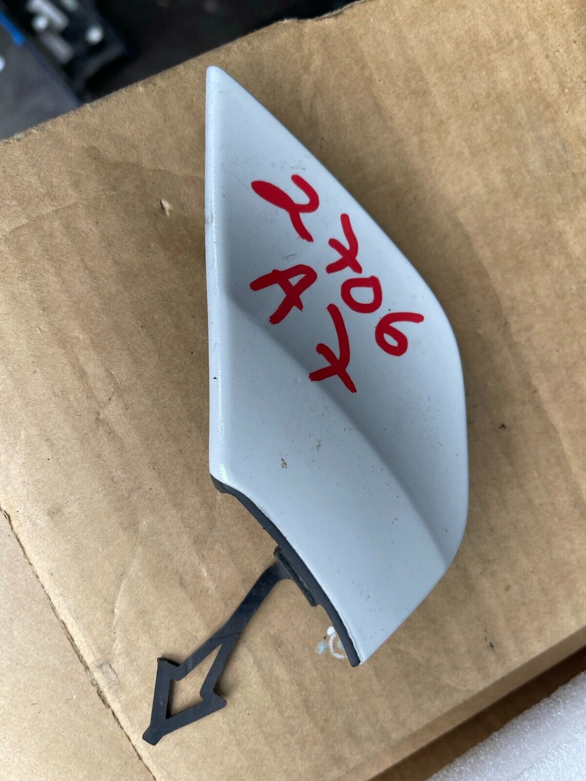 Renault Kadjar Front Bumper Tow Cover 2015 to 2018 511804962R Genuine WHITE