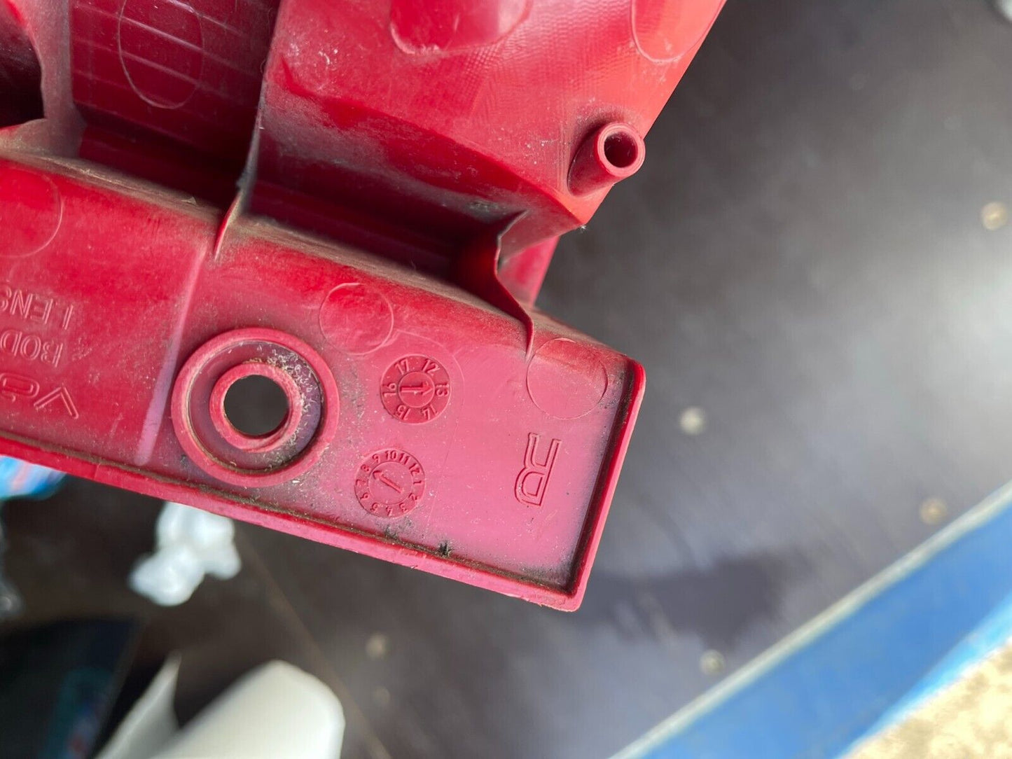 2015 SKODA YETI REAR TAIL LIGHT RIGHT ZSB5L0945096