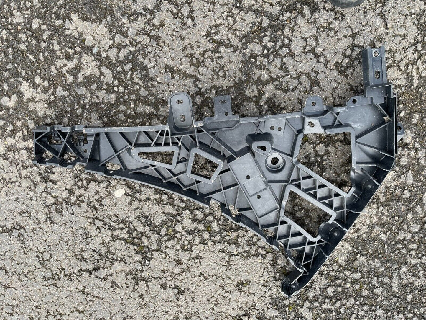 Jaguar F Pace X761 Rear Right Bracket 2020 on MK83-17B930-B Genuine