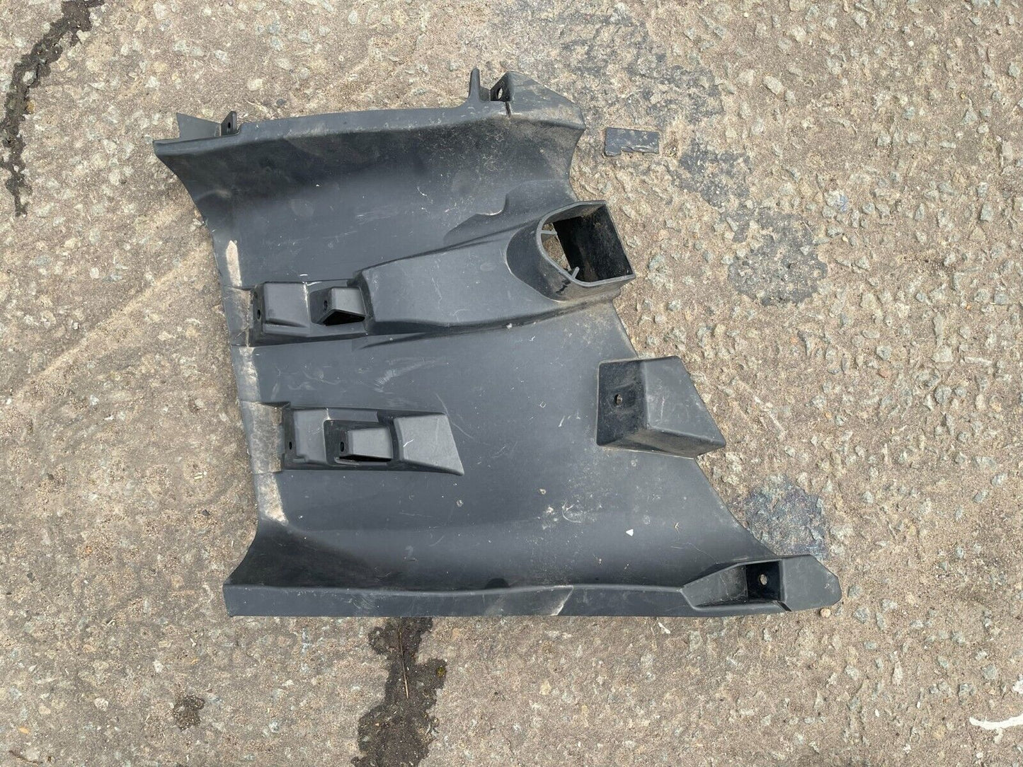 2021 Jaguar Land Rover support bracket m8d2-17e950-b