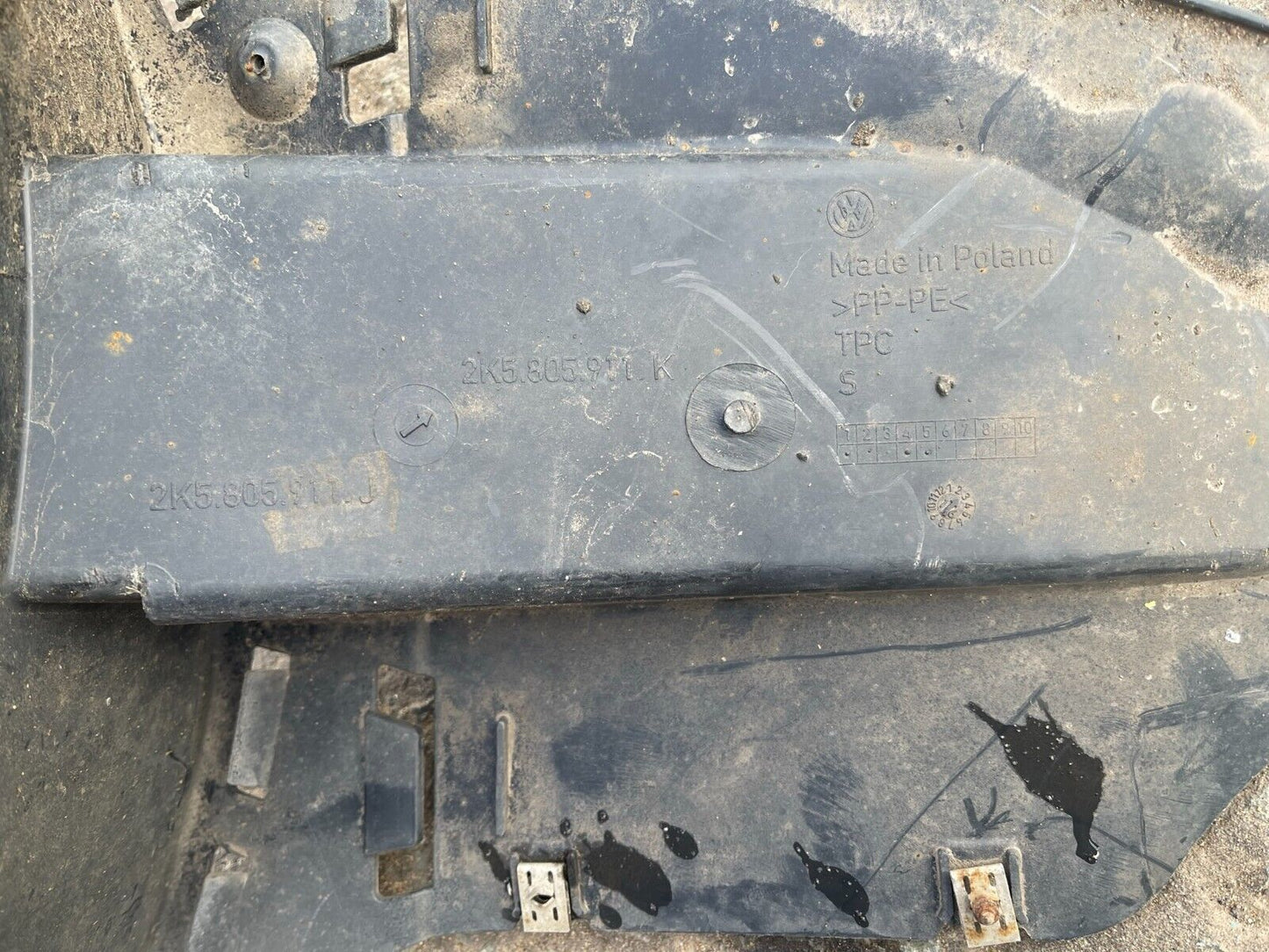 2K5805911K Eredeti VOLKSWAGEN Caddy Van / Kombi kerékjárati betét bal első