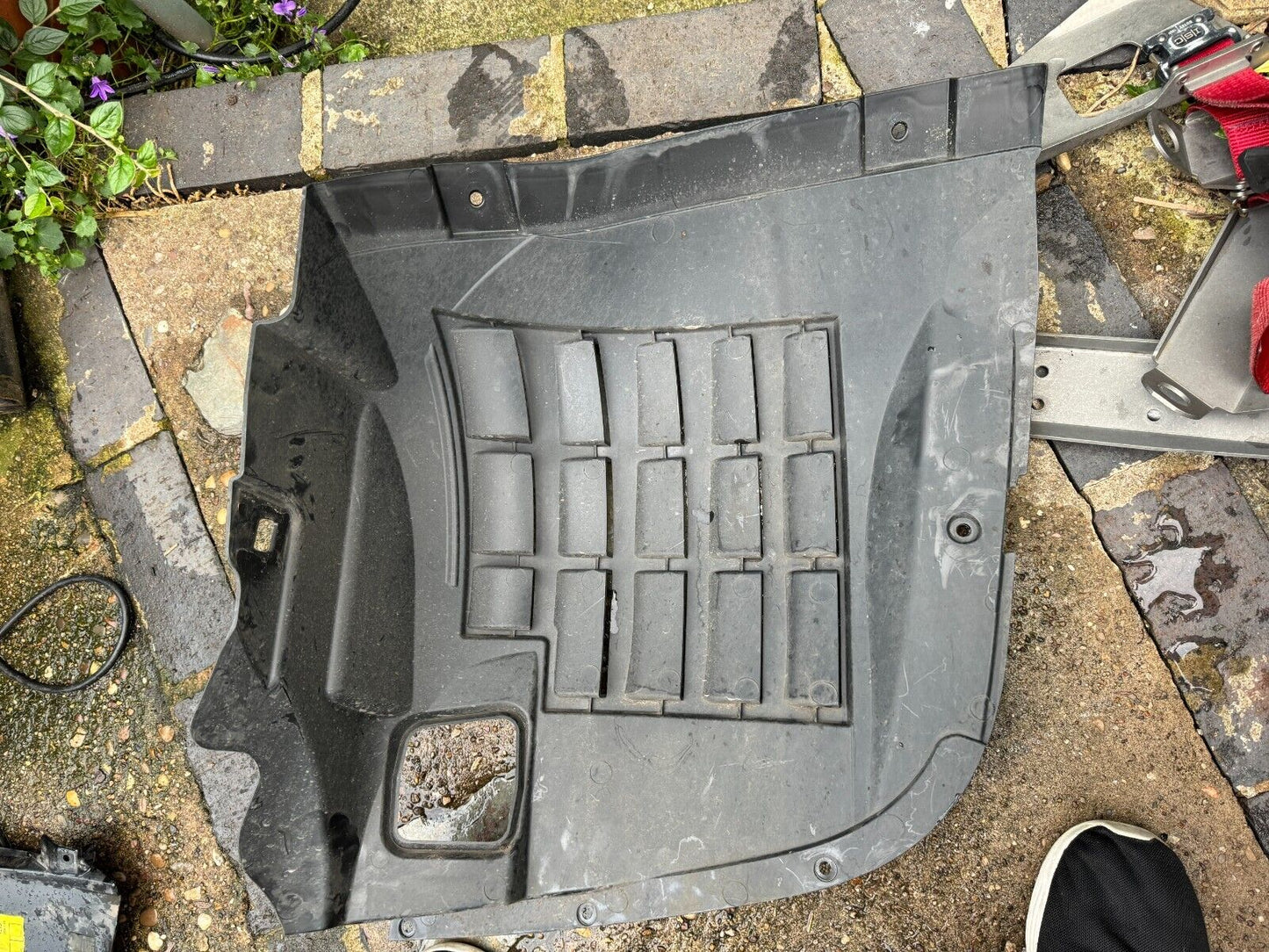 Defender L663 Front Right Wheel Liner Splash Guard L8B2-16A573 L8B216A573