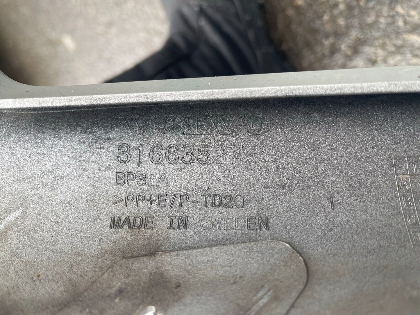 Volvo XC90 Front Bumper 31690641 Genuine UPPER ONLY