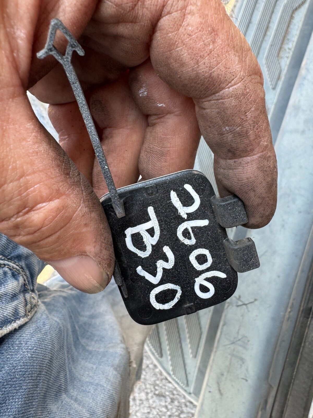 GENUINE 2018 AUDI A5 COUPE S LINE S5 B9 F5 REAR BUMPER TOW EYE COVER 8W6807441