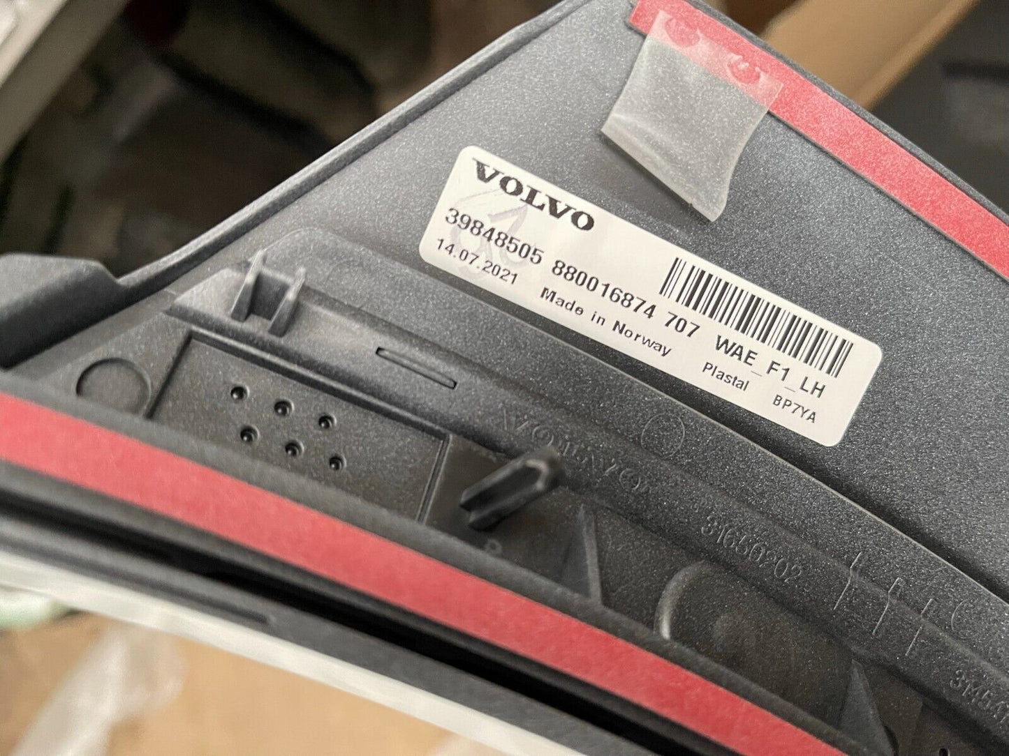 NEW GENUINE VOLVO XC60 LEFT SIDE MOULDING TRIM 31650202