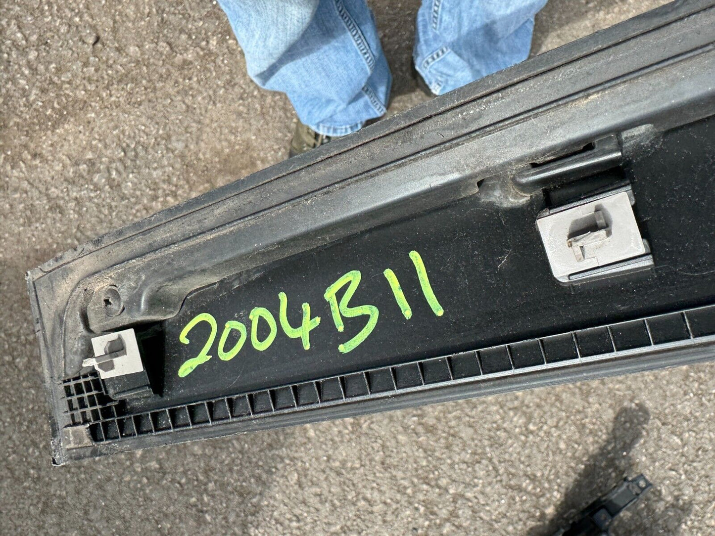 GENUINE KIA STONIC 4 ISG PASSENGER SIDE FRONT DOOR MOULDING 87723H8400 OEM 17-20