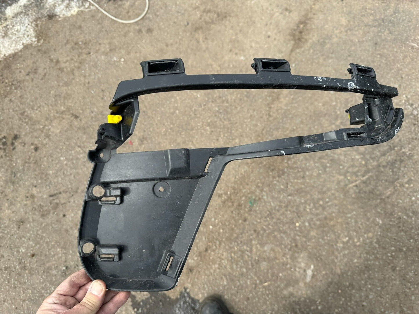 2023 Range Rover Velar Front Bumper Right Fog light Bracket 2017 ON J8A2-15266