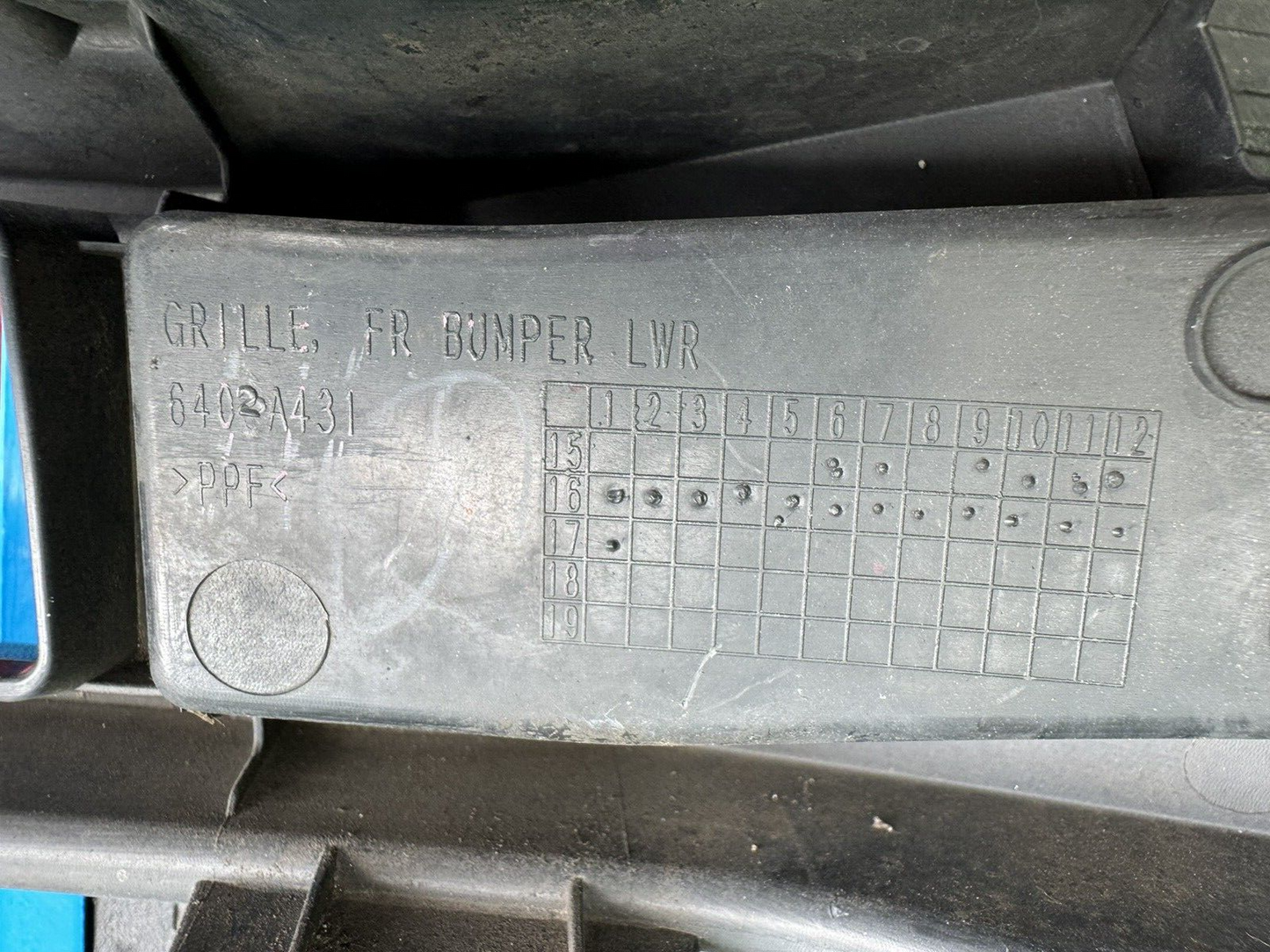 GENUINE Mitsubishi 2015 - On Bumper Lower Grille 6402A431