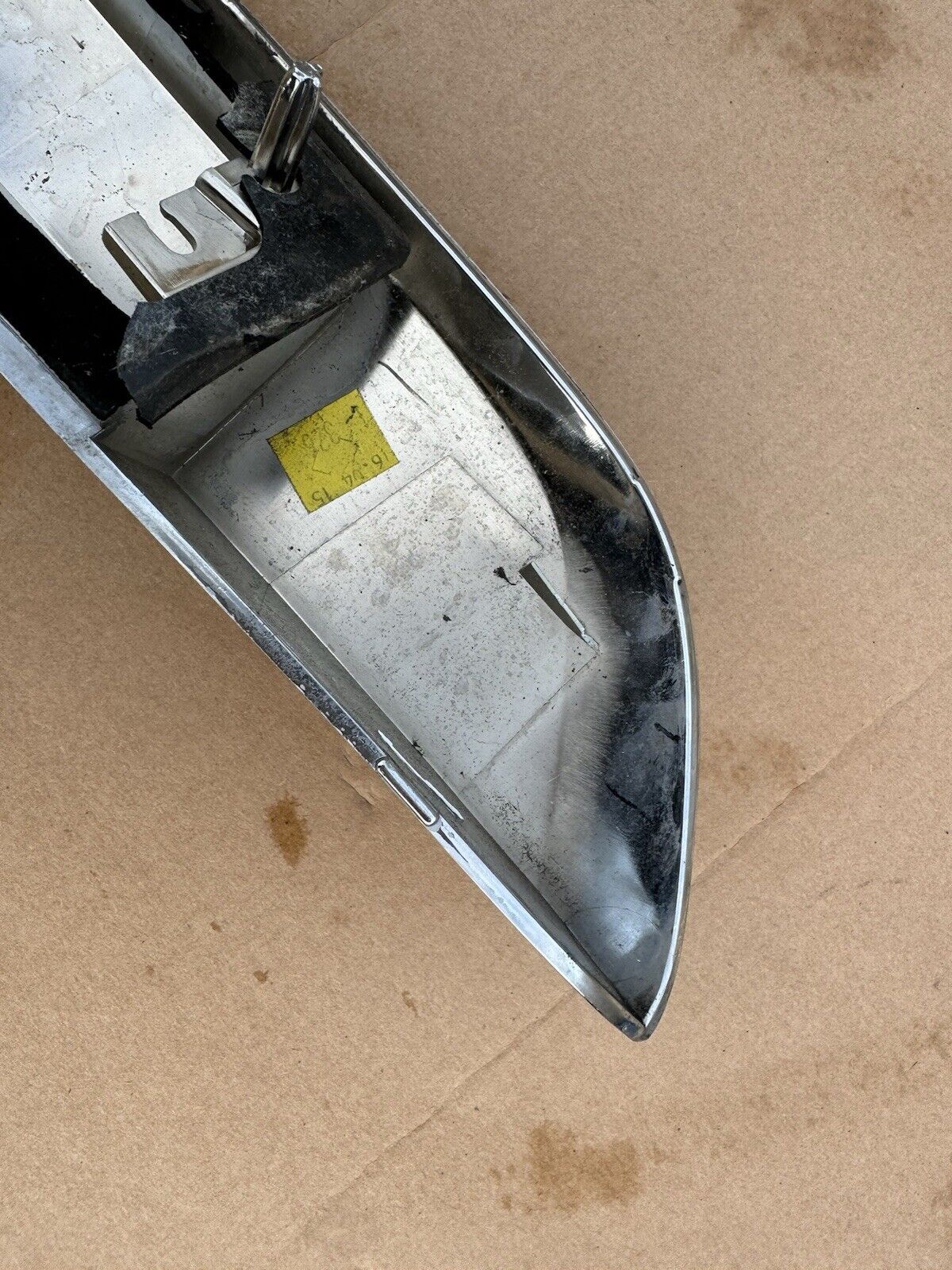 RENAULT CAPTUR CURVED TAILGATE CHROME BACK ORIGINAL 848101082R