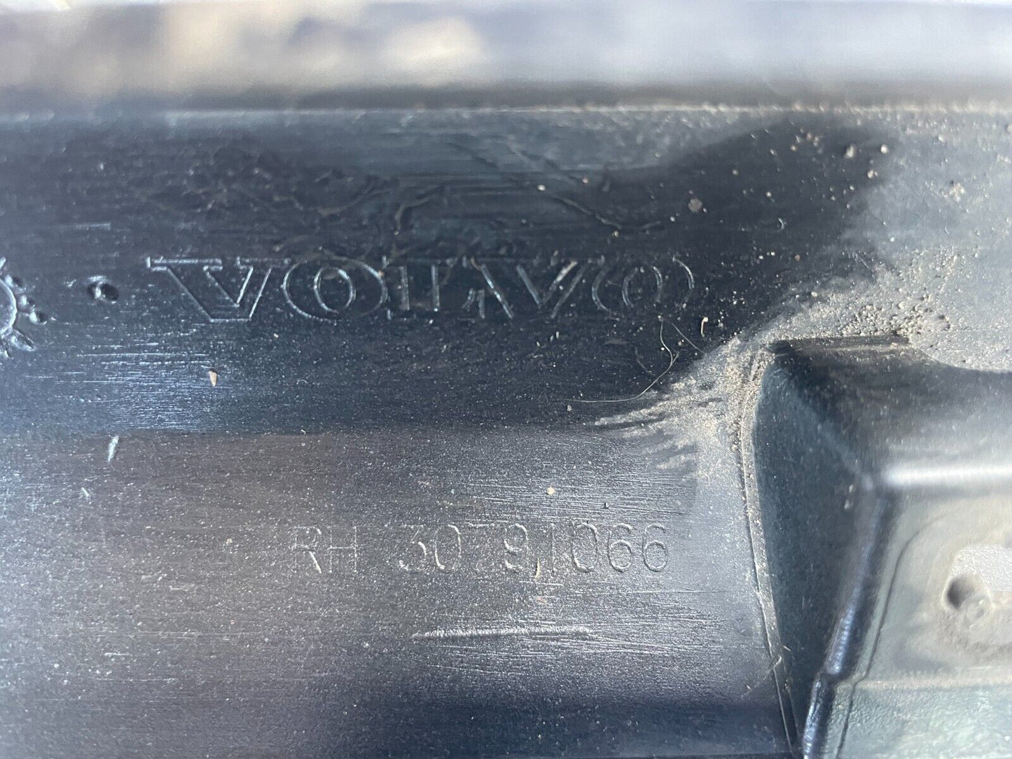 VOLVO S80 / FRONT RIGHT DOOR MOLDING RH/ 30791066