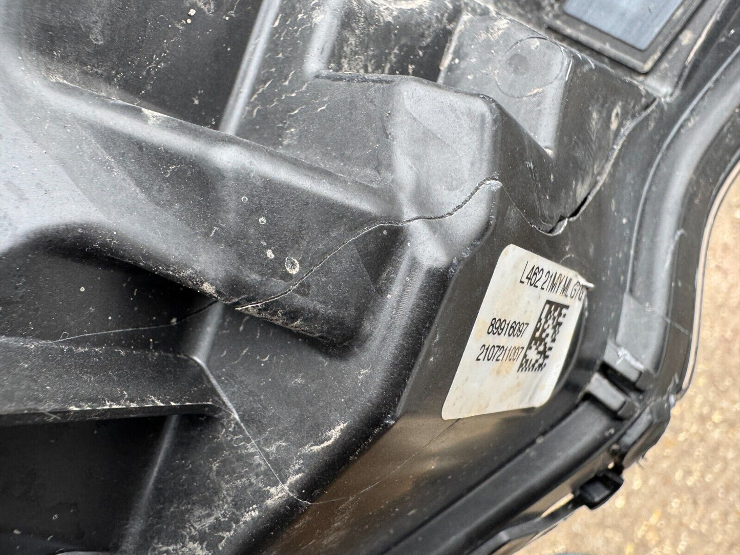 LAND ROVER DISCOVERY 5 L462 LEFT LED HEADLIGHT 2021-ON MY4213W030DB DAMAGED