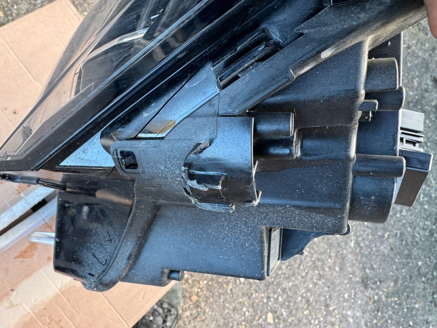 peugeot 308 mk 3 headlight 9859662080 damaged cracked lens/case/lugs