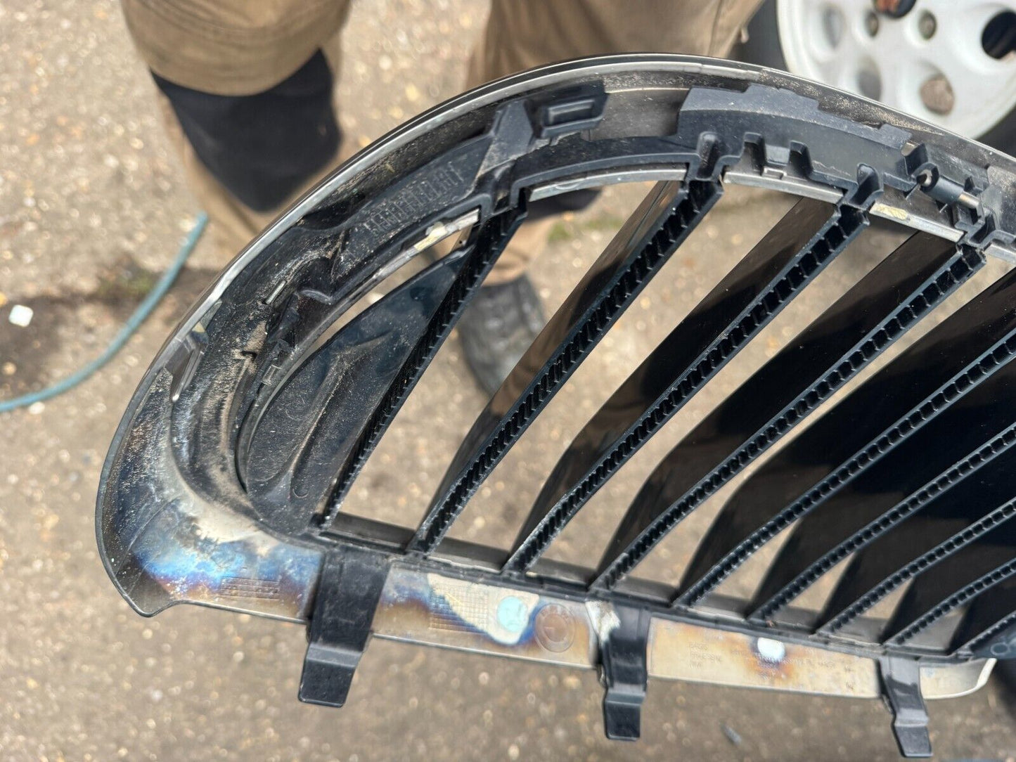 BMW Genuine 7 G11 Front Right Kidney Grille 7357012