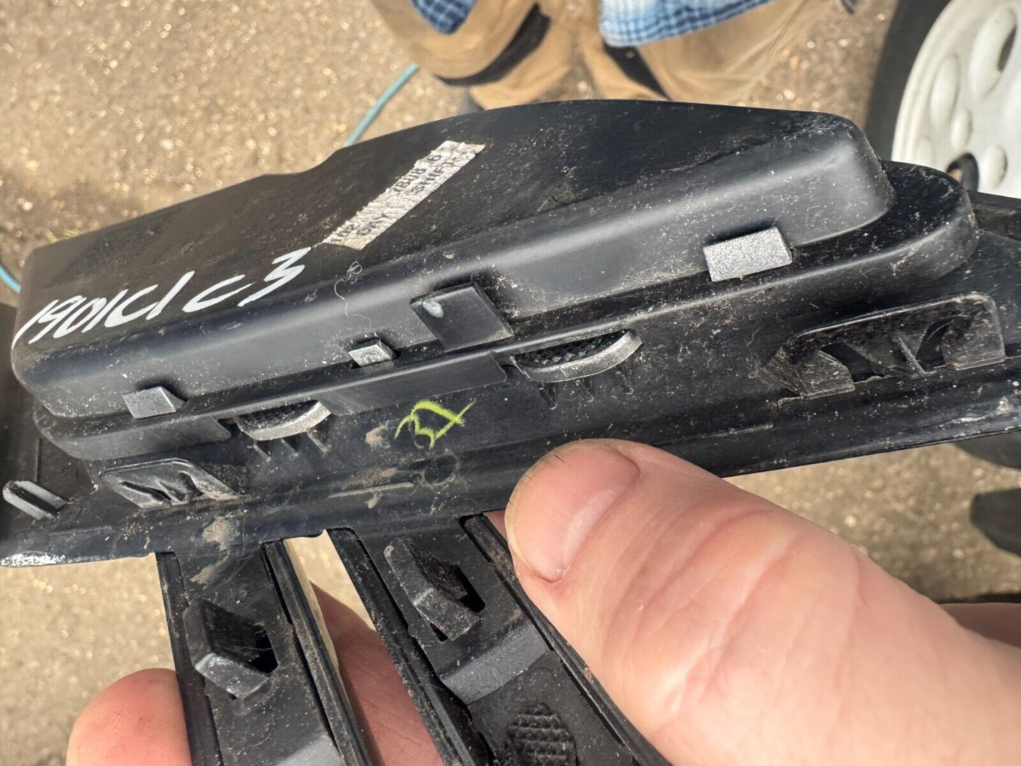 RANGE ROVER SPORT 13-17 LEFT WING GRILLE TRIM GENUINE DK62280B11AC