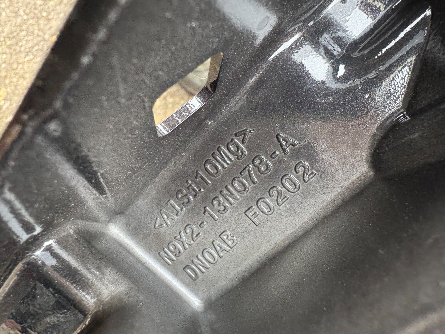 N9X2-13N078-A N9X213N078A RANGE ROVER SPORT 22-ON HEADLIGHT BRACKET GENUINE