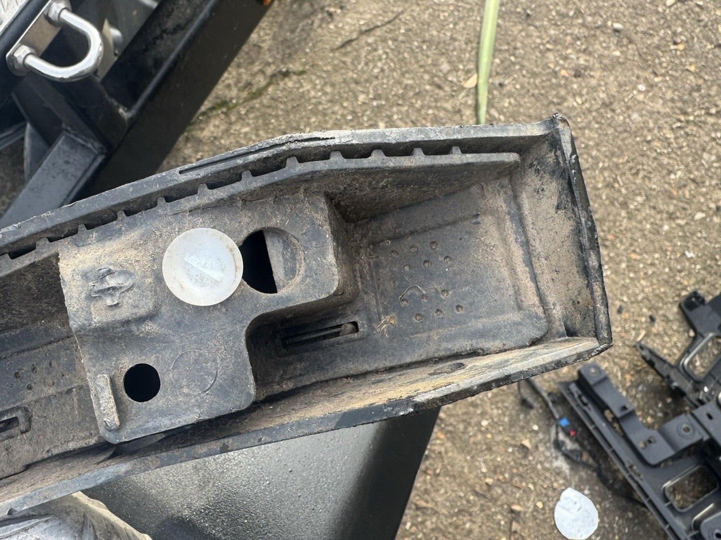 VOLVO XC40 WHEEL ARCH WING TRIM REAR LEFT 31448328 2016