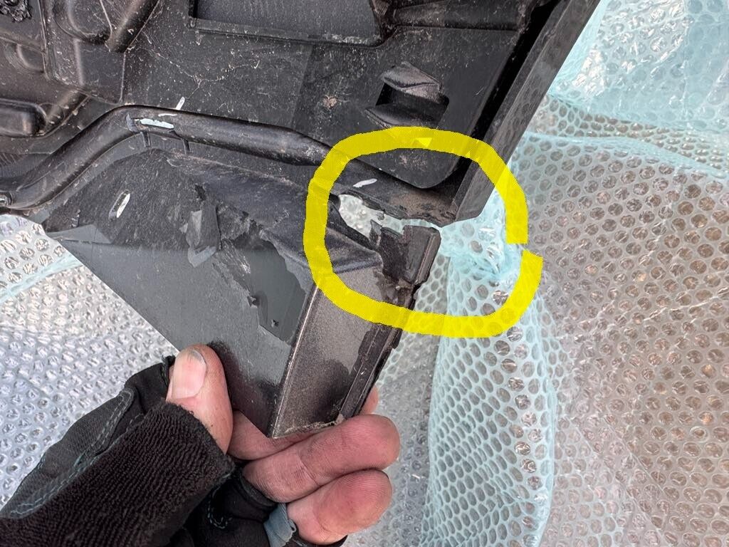 LATE 2023 PEUGEOT 3008 5008 2020-2024 FRONT BUMPER GENUINE VERY GOOD