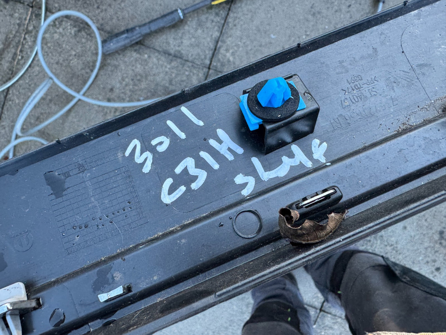 DOOR STRIP LOWER RIGHT FRONT FIAT 600 23- 735771636