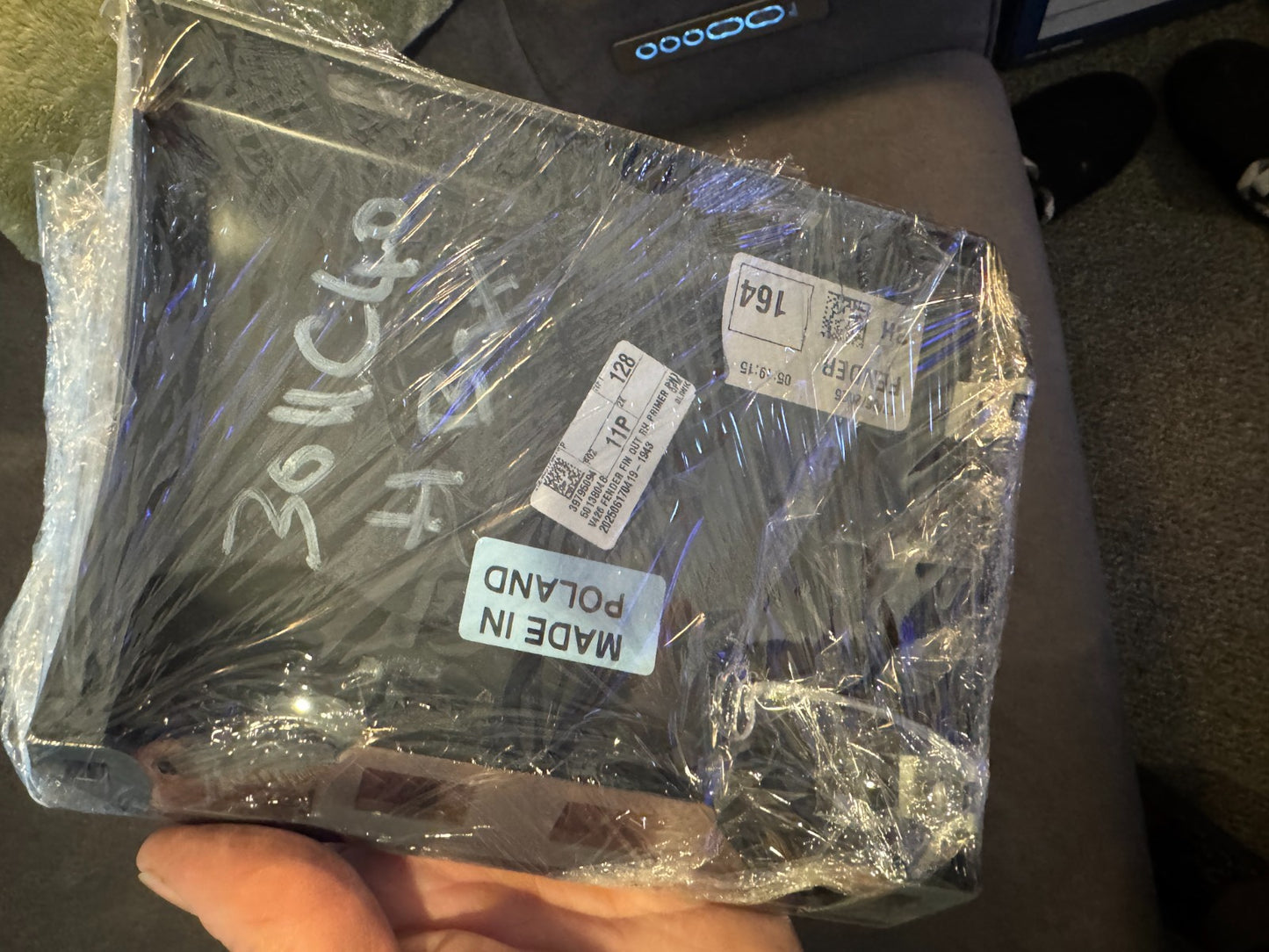 Genuine Volvo XC60 2025 Right Front door trim (molding) 32216696 in primer