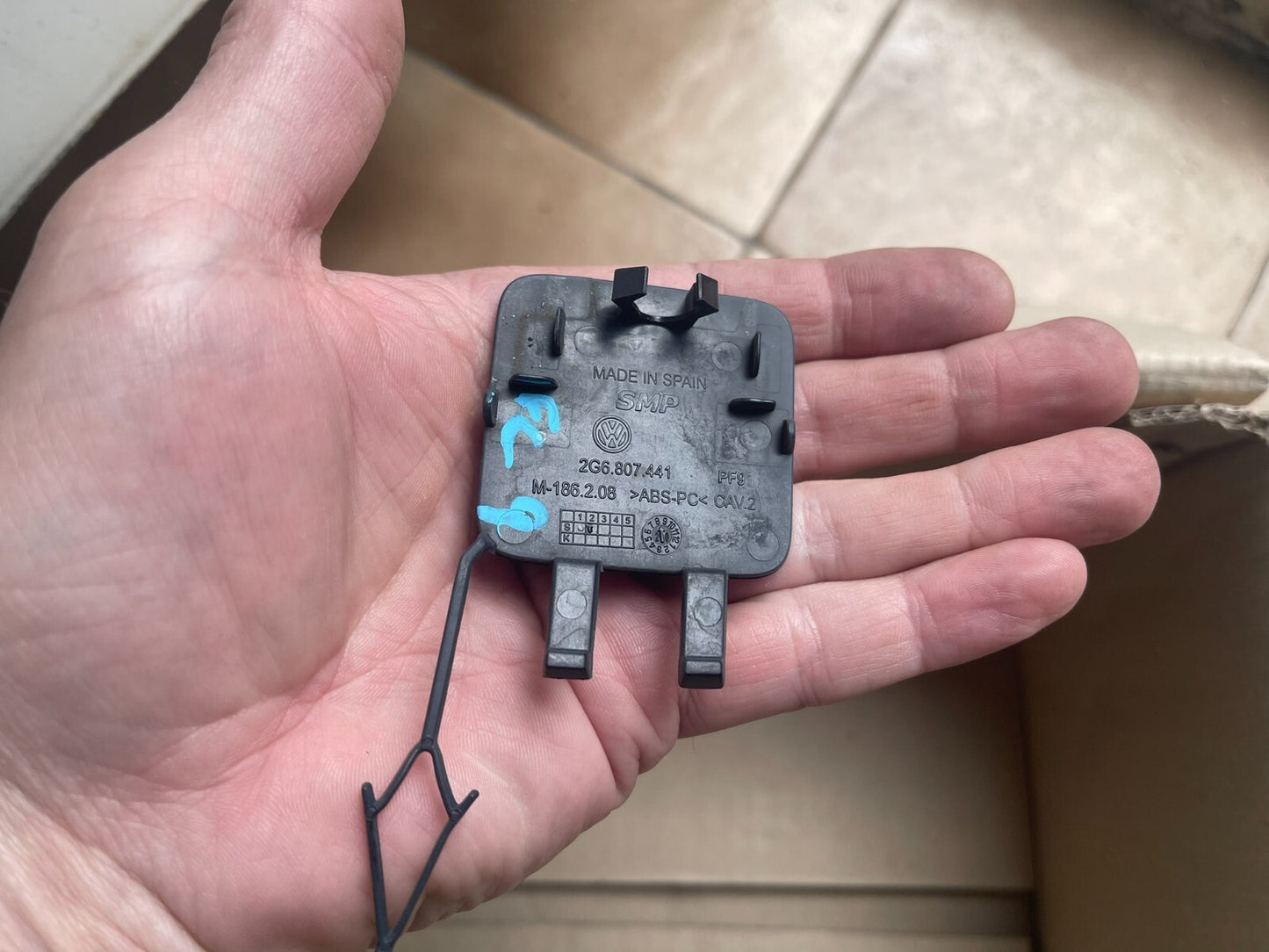 GENUINE VOLKSWAGEN POLO MK6 REAR TOW EYE COVER 2G6807441