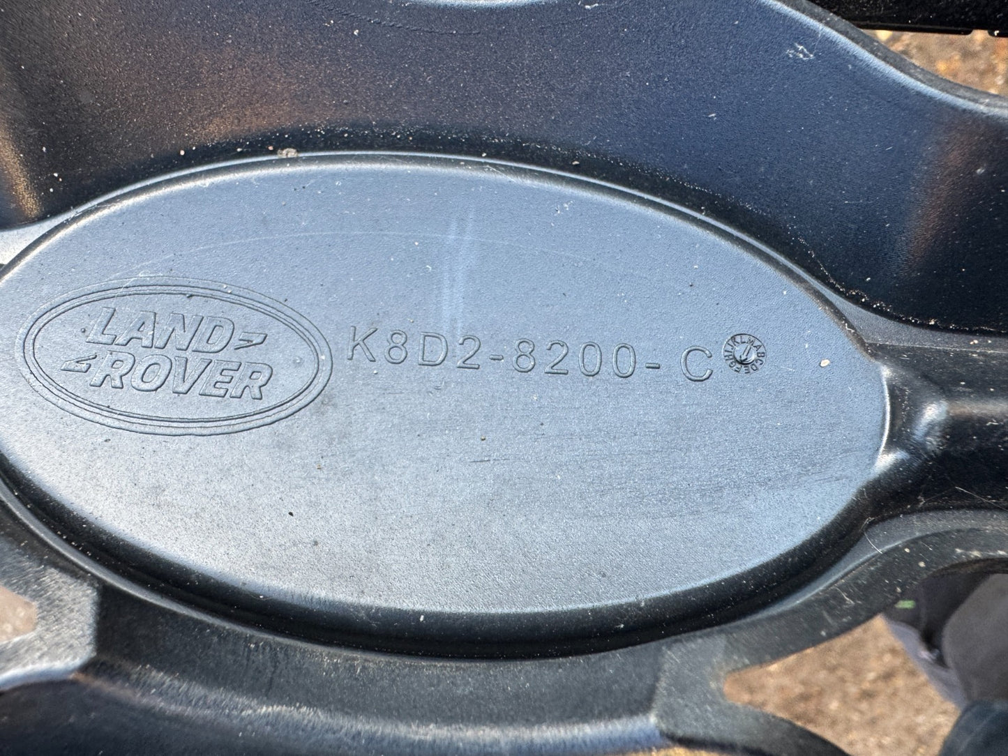 RANGE ROVER EVOQUE L551 FRONT BUMPER GRILL K8D28200 scratches/broken pin