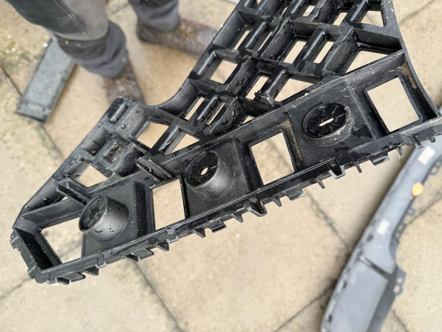 MG HS MK2 2024-2025 REAR RIGHT BUMPER BRACKET MOUNT SUPPORT HOLDER 10952587