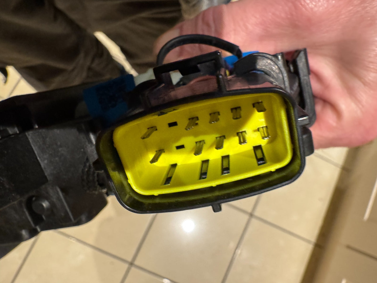 Polestar Polestar 4 Front Door Exterior Handle Left 2024 (23-25) Scratched