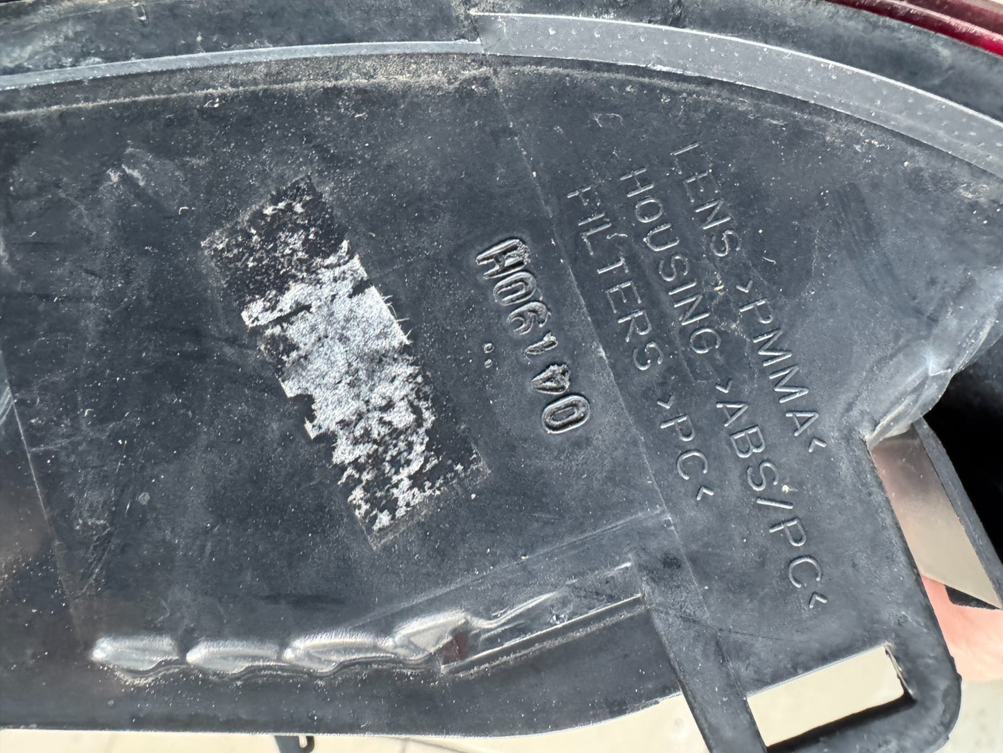 2008 Volkswagen Polo REAR/TAIL LIGHT RIGHT SIDE scratched 606945096AA