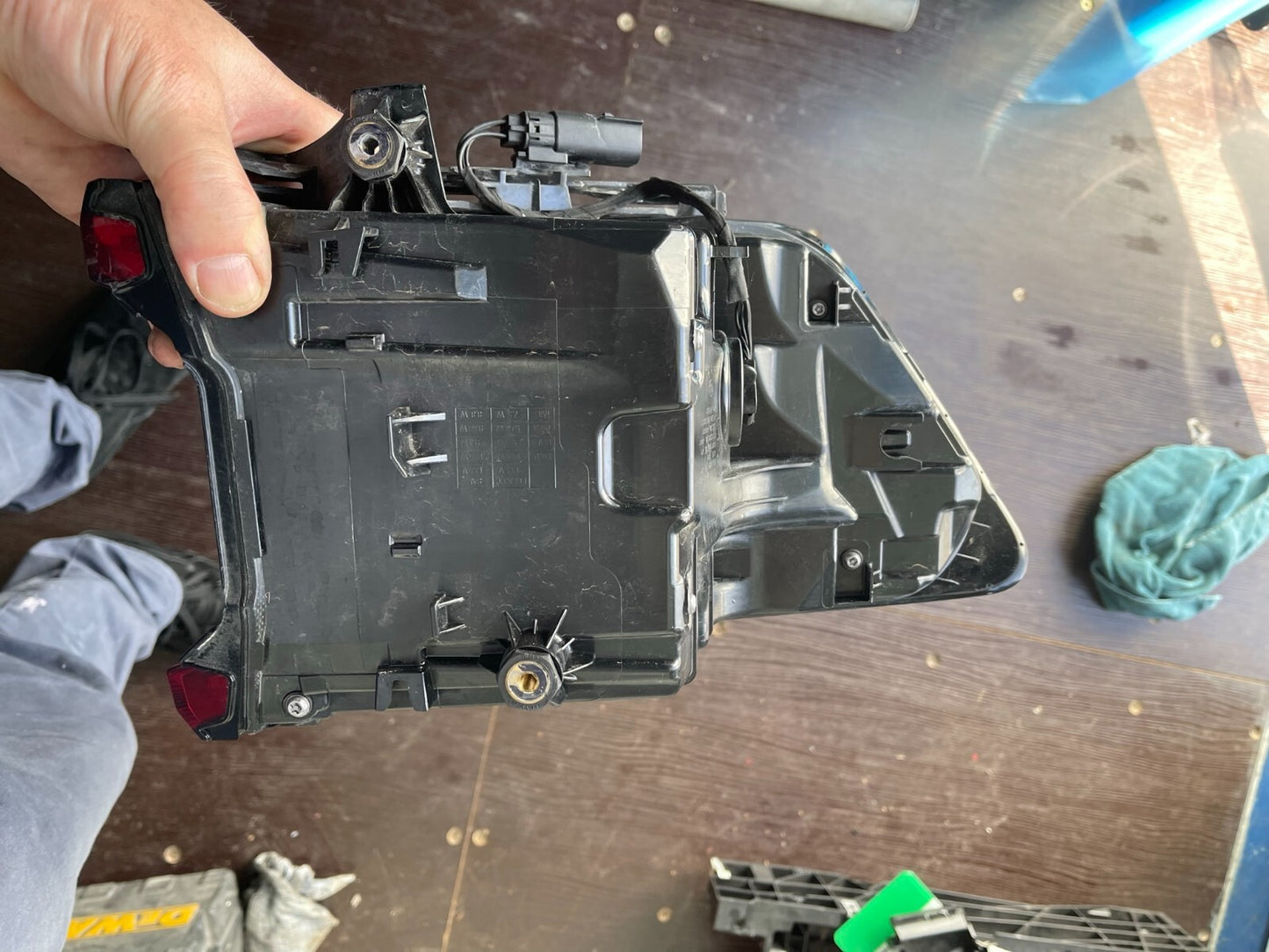 POLESTAR 2 2021-2022 REAR TAIL LIGHT ON BODY OUTER RIGHT RH 31108941