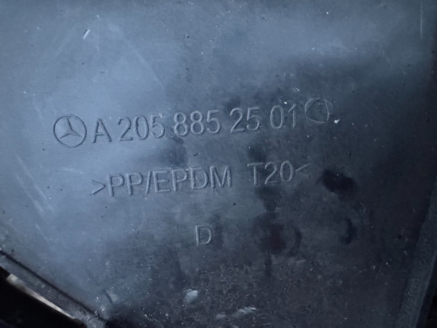 MERCEDES-BENZ C W205 2018-2022 FRONT BUMPER LOWER CENTER GRILLE A2058852501