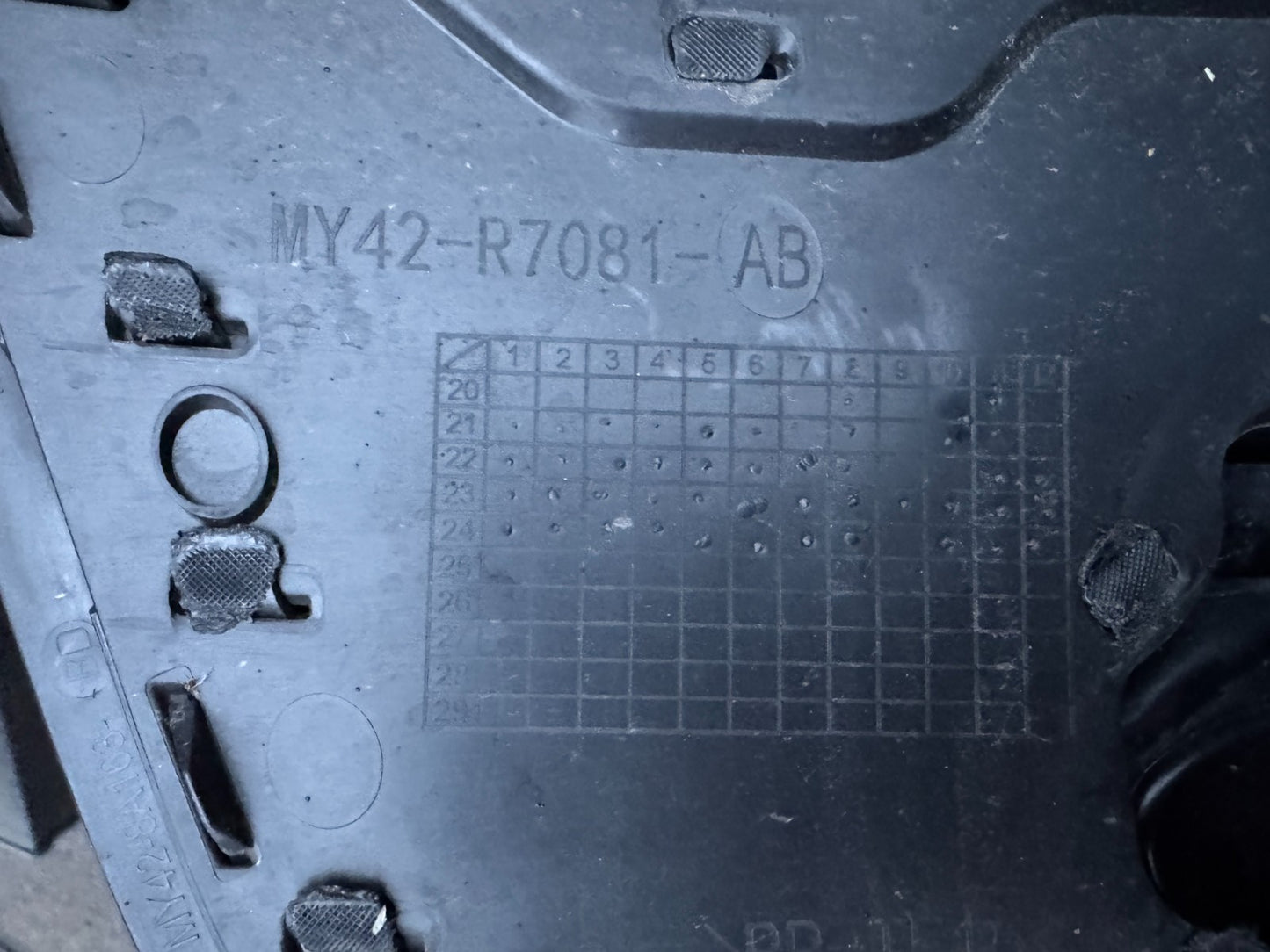 2024 LAND ROVER DISCOVERY FRONT BUMPER MAIN GRILL ORIGINAL GENUINE MY428A189AD