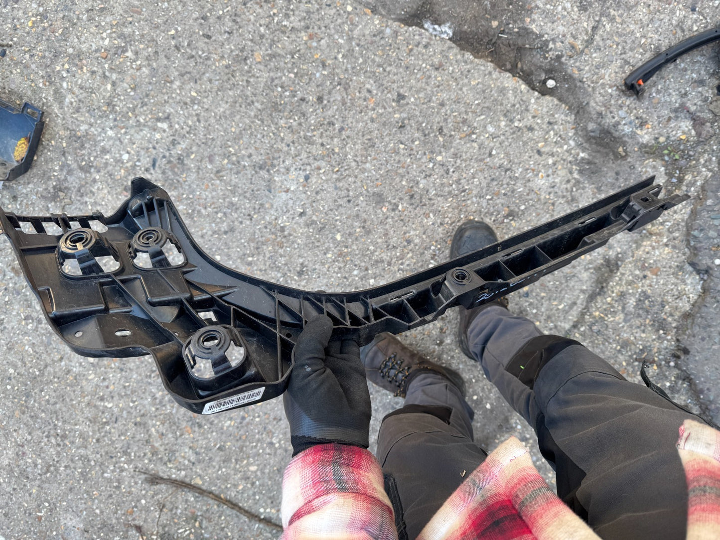 BMW G21 Bumper Bracket Rear Right 7469366 330e 2020 RHD 17535677