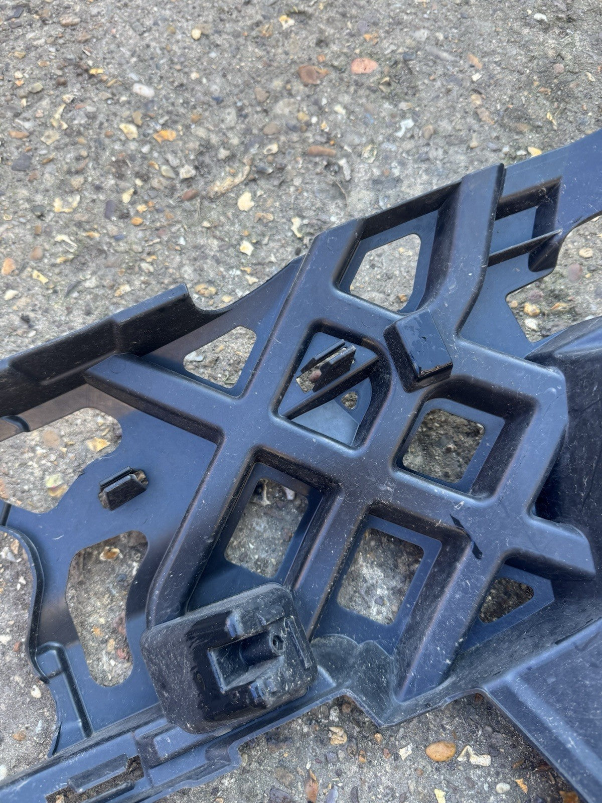 VOLKSWAGEN GOLF MK7 BUMPER MOUNT BRACKET FRONT RIGHT DRIVER SIDE 5G0807724F 2018