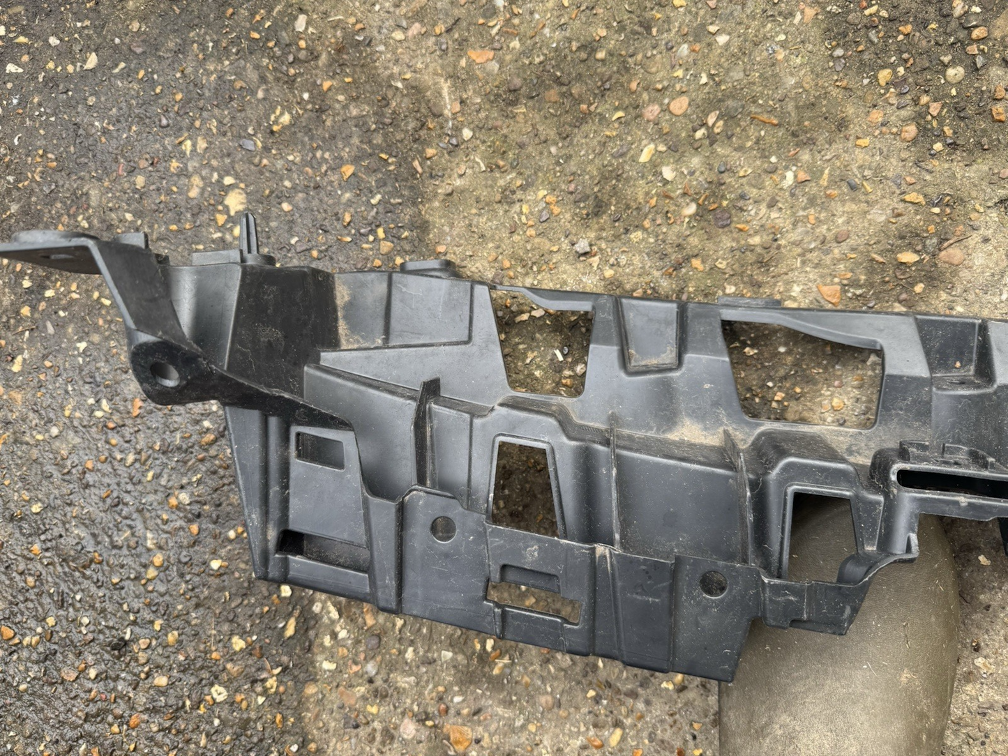 JAGUAR I-PACE X590 Rear Bumper Middle Bracket J9D3-17B861-A 2018 31690367