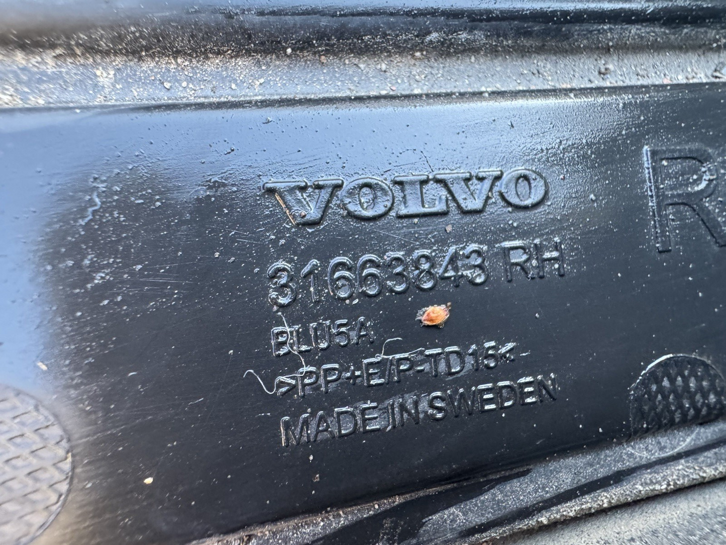 trim Grille Bumper Front Right Side VOLVO XC90 31663843