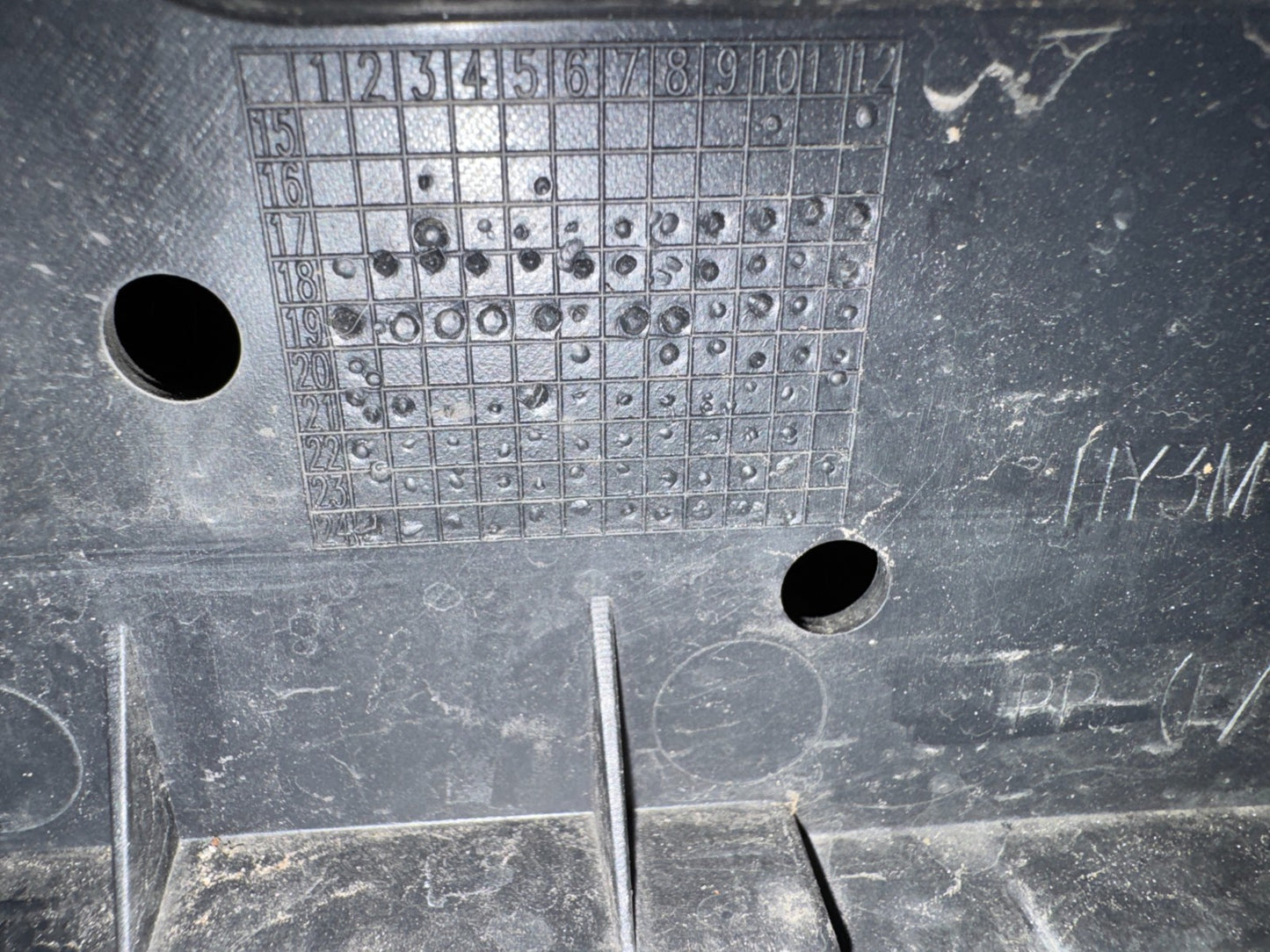 LATE 2024 Land Rover Discovery 5 L462 SVO Front Lower Bumper Grille HY3M17D750AA