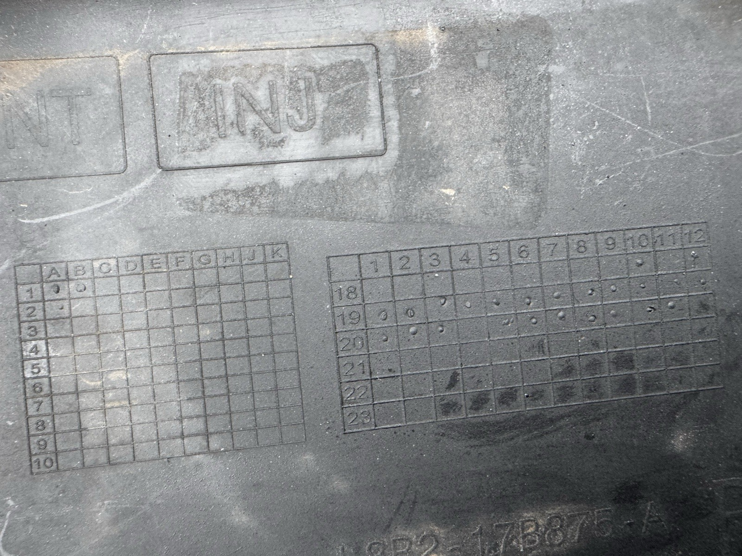 GENUINE LAND ROVER DEFENDER L663 FRONT RIGHT PANEL TRIM L8B2-17B875-A