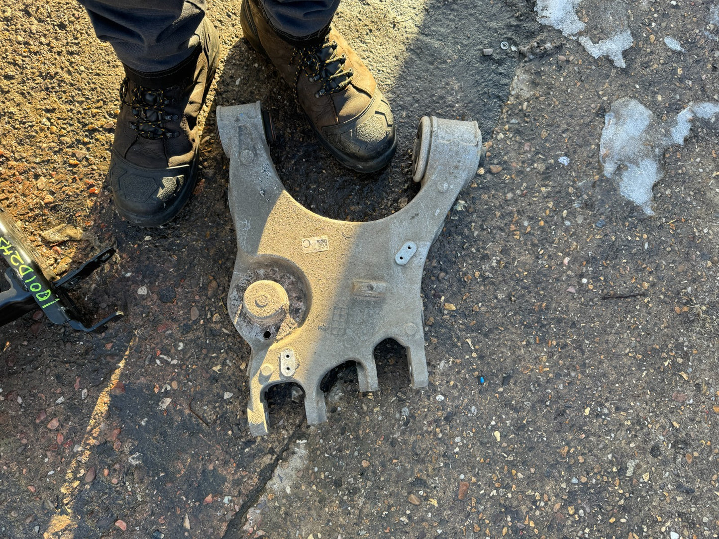 wishbone rear right Grecale / Alfa Romeo STELVIO 12.16- ARM Bottom 21039373