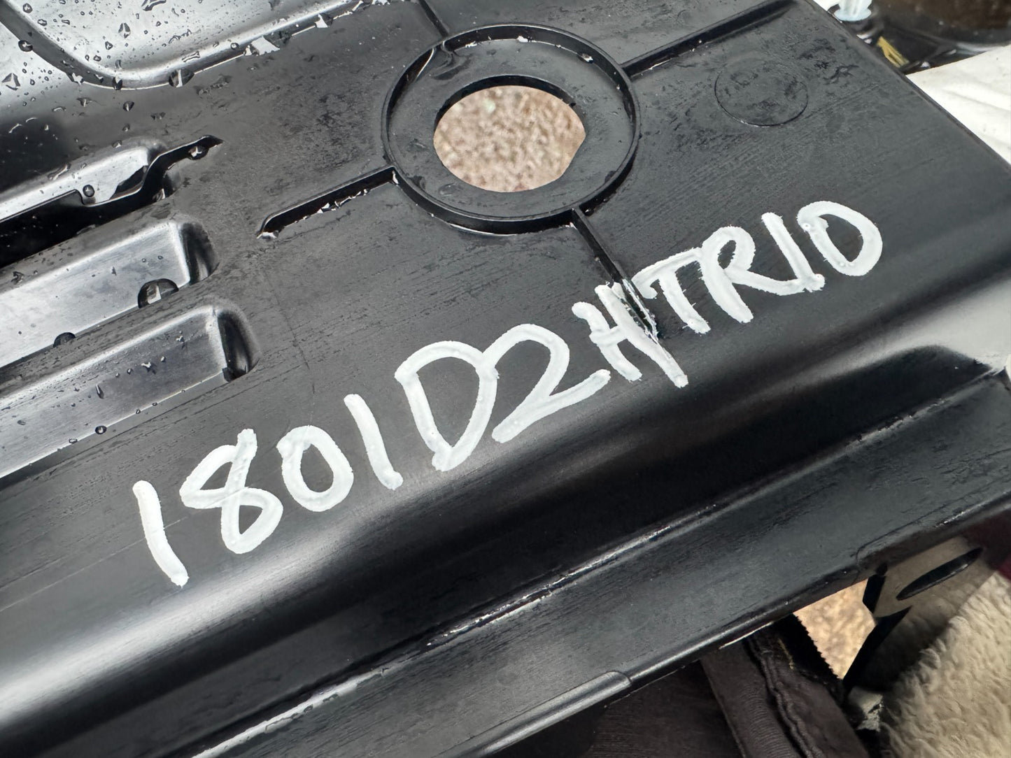 2025 Left trunk boot trim for Land Rover Defender L663 7 SEAT n8b2-45431