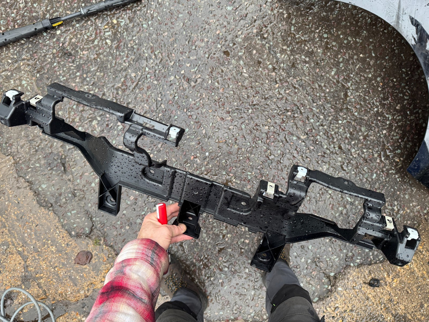 LR RANGE ROVER SPORT L461 Rear Center Lower Bracket LR168993 N9X217E800AB