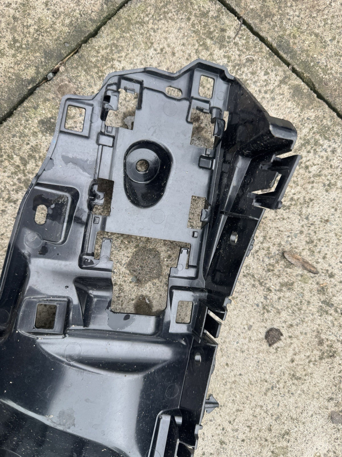 LAND ROVER DEFENDER L663 Rear Right Bumper Bracket L8B2-17A881-A 2023