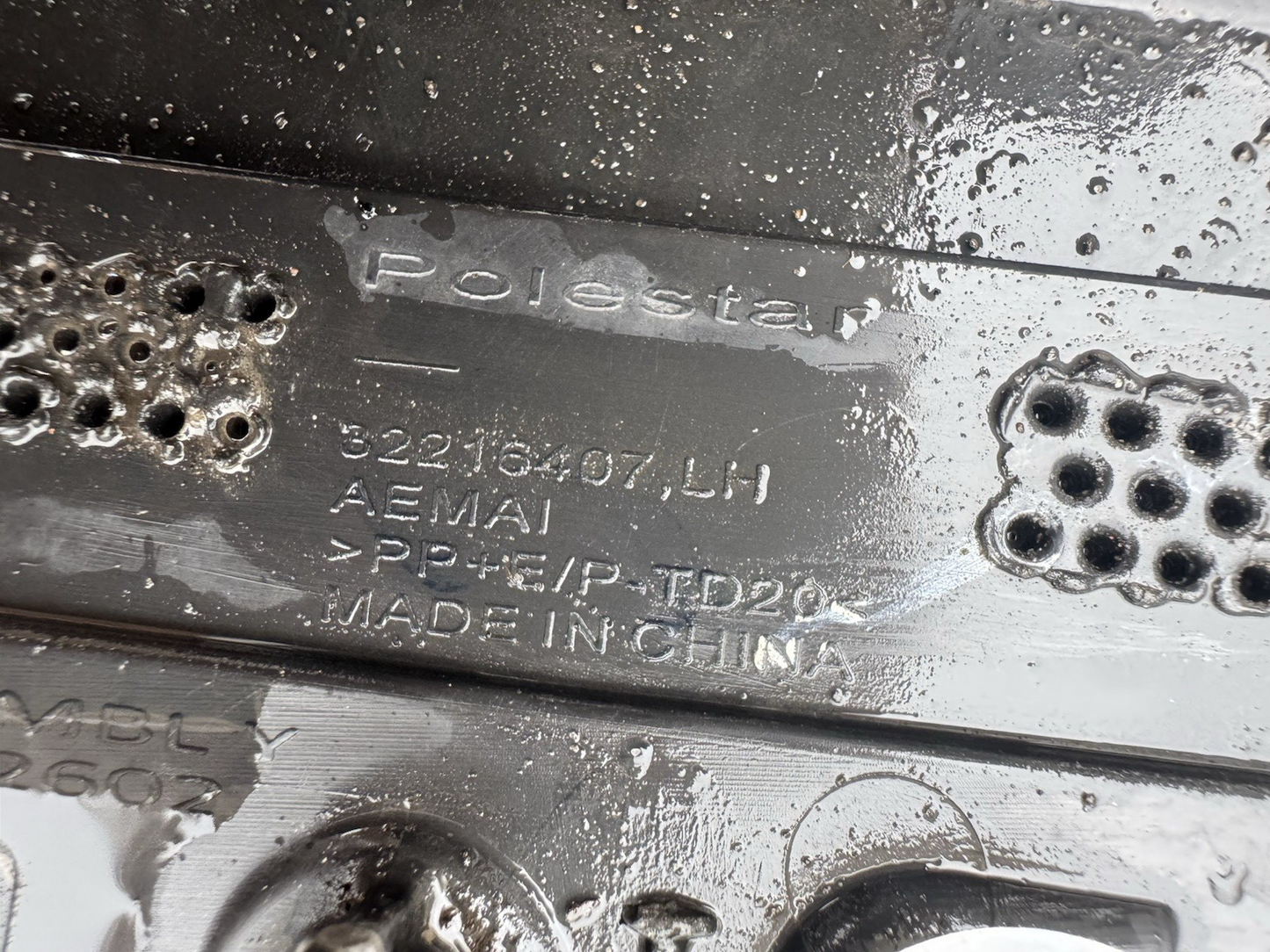 2021-2025 POLESTAR 2 WHEEL ARCH MOULDING TRIM SPAT LEFT SIDE FRONT 32216407