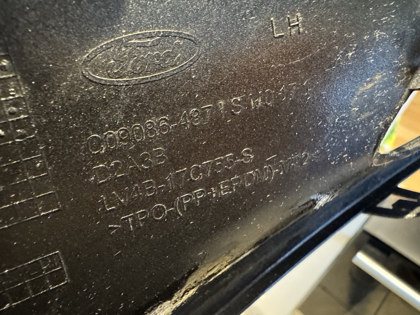 FORD KUGA III MK3 2.5 FHEV 16V 190HP LEFT FOG LIGHT FRAME LV4B-17C755-S