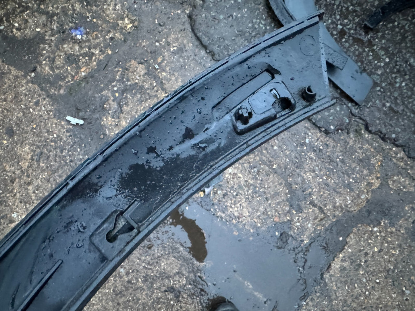 RANGE ROVER VOGUE L460 2022 on REAR RIGHT WHEEL ARCH TRIM M8E2-28370-AC